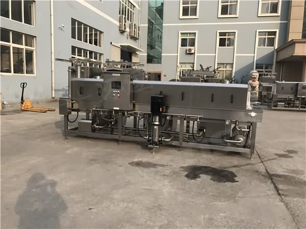 醬菜周轉(zhuǎn)箱清洗機(jī) 連續(xù)式清洗同時(shí)完成殺菌