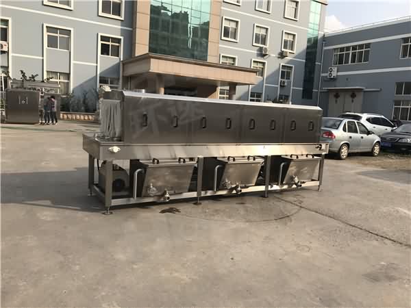 供應(yīng)環(huán)速塑料筐清洗機(jī)圖片 周轉(zhuǎn)筐高溫滅菌清洗一體化設(shè)備