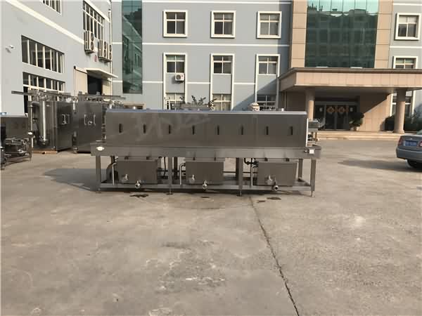 塑料筐清洗機設備報價 企業(yè)注重效率 更注重食品安全